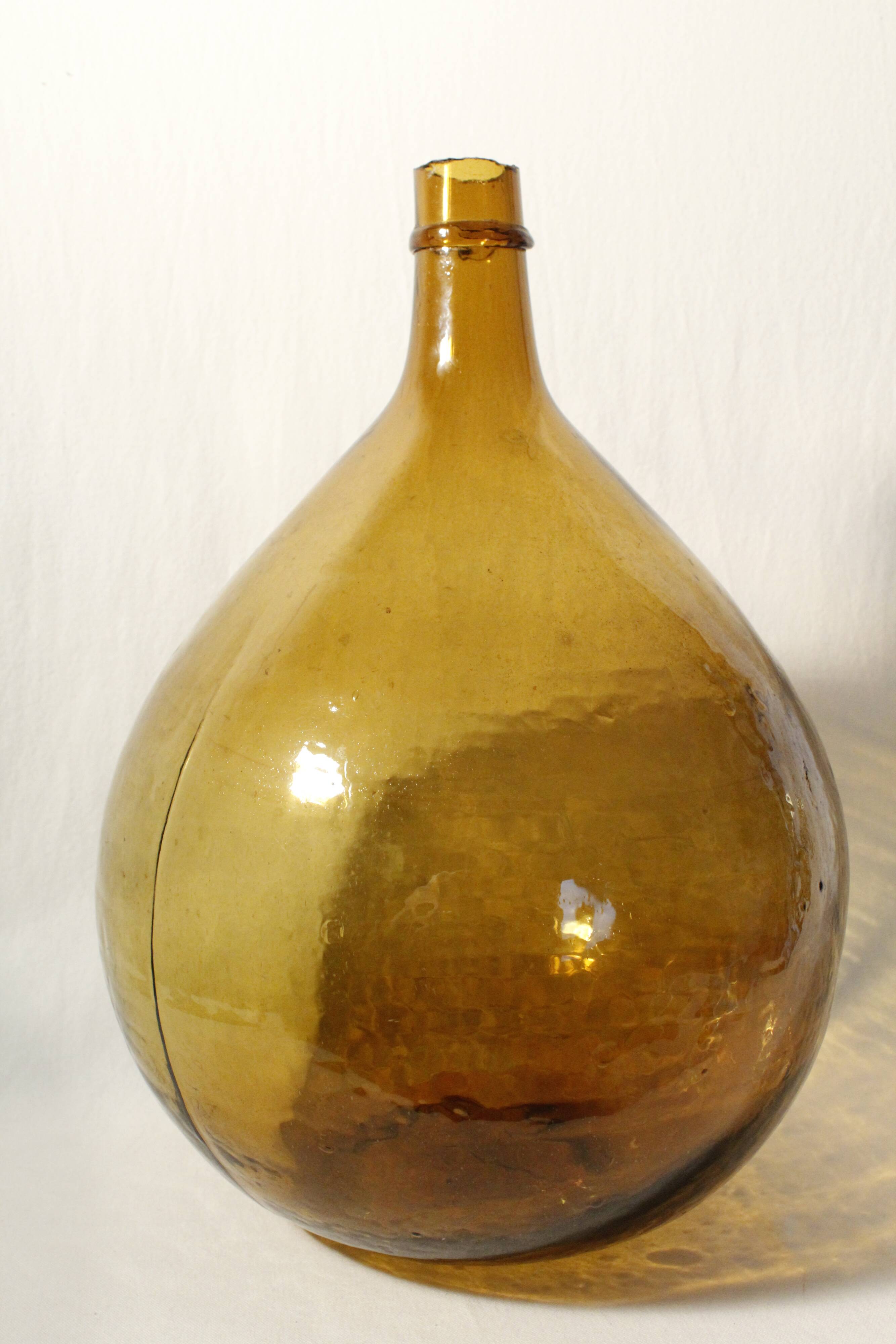 Dame-jeanne en verre ambré