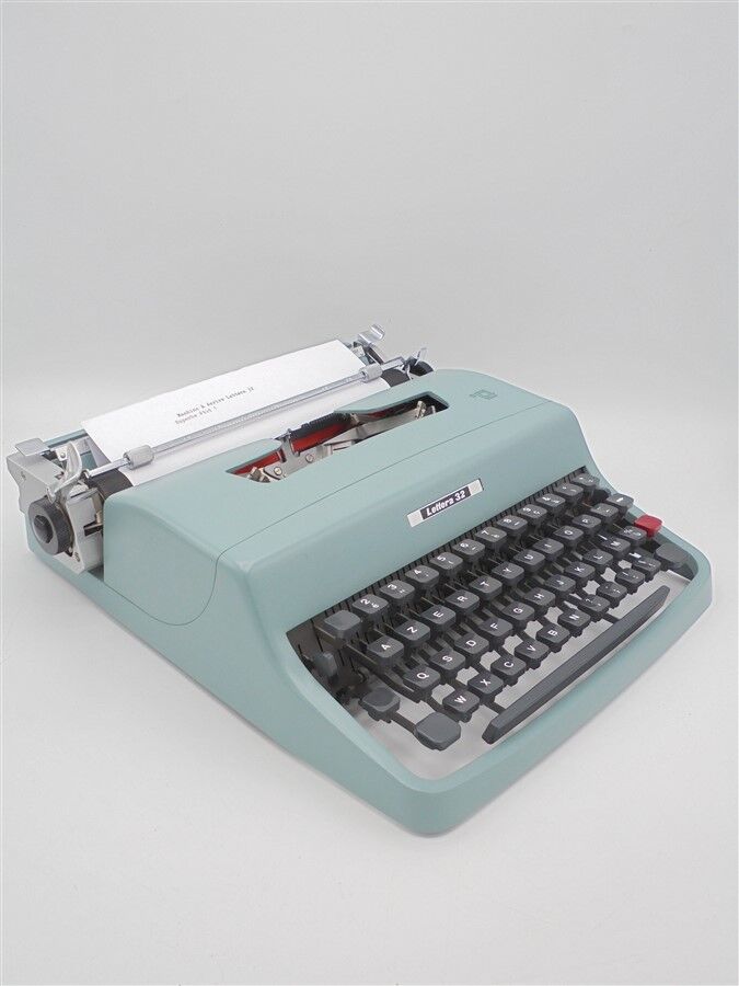Machine à écrire Olivetti Lettera 32