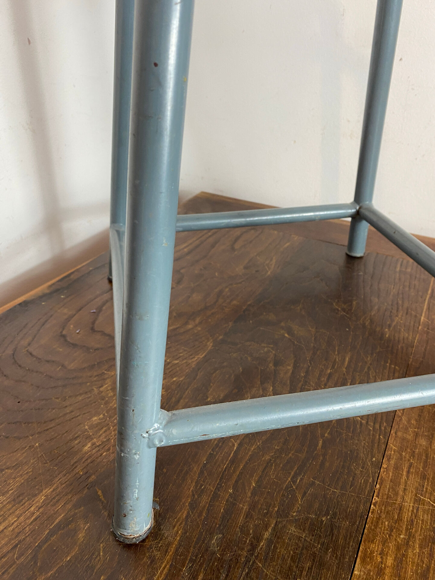 Adjustable height metal and wood workshop stool