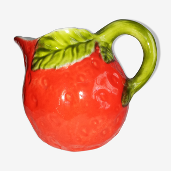 Pitcher in dabbling decodes strawberry and leaf