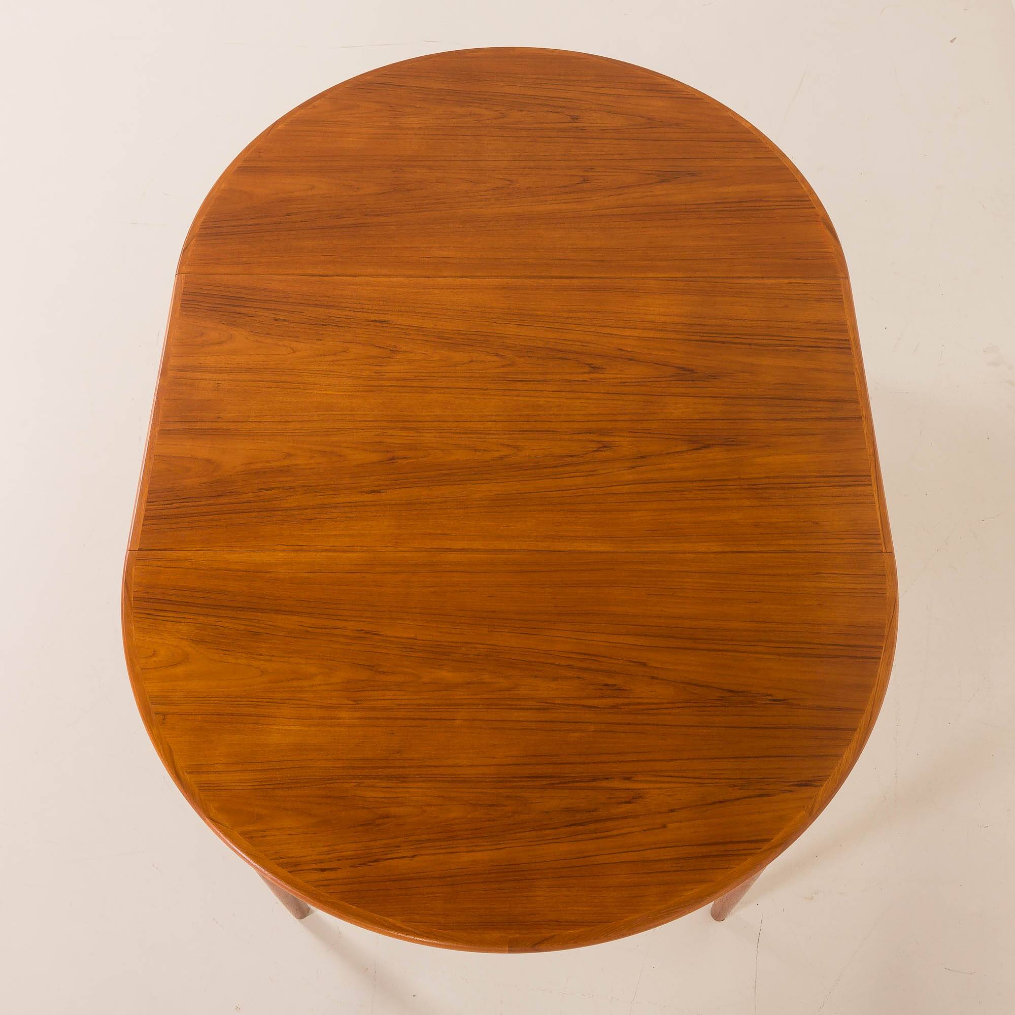 Danish round teak expandable table with 2 leaves, 1960s
