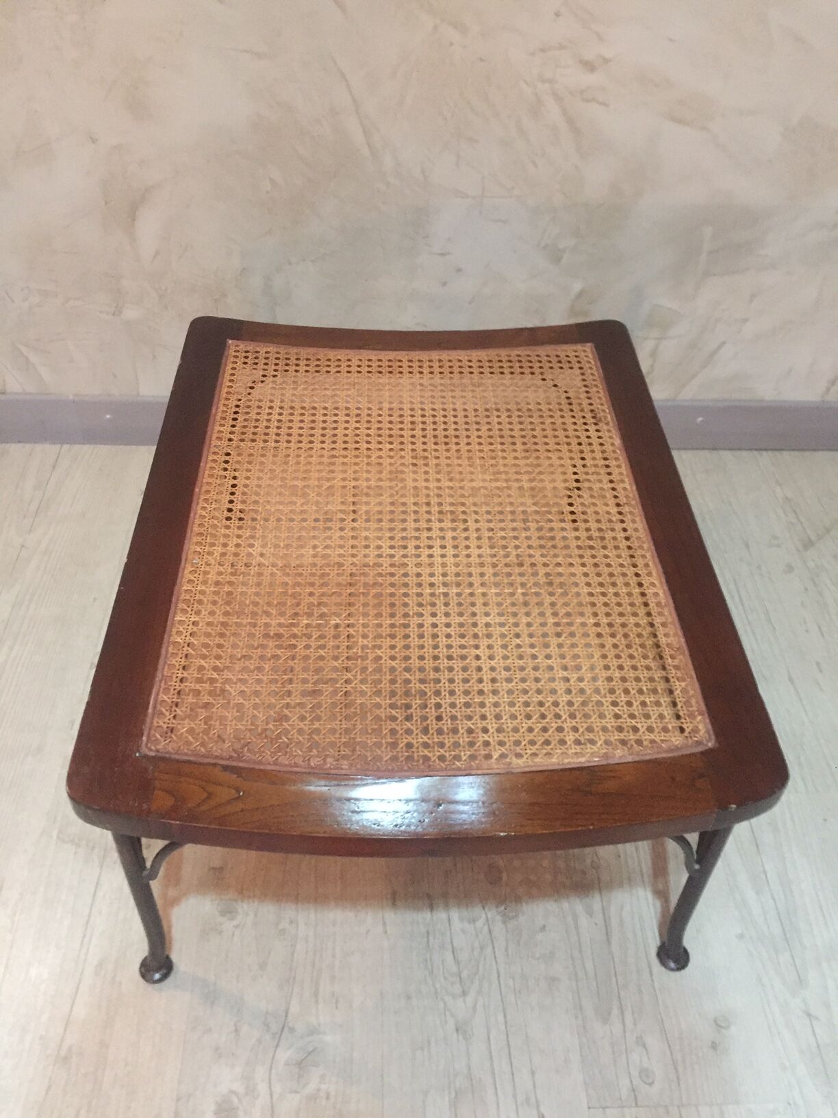 Carry baggage in caning of the barn House