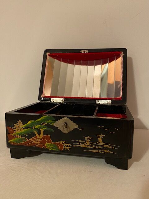 Japanese Jewelry Box in Brown Lacquer Wood and Painting "Mount Fuji"