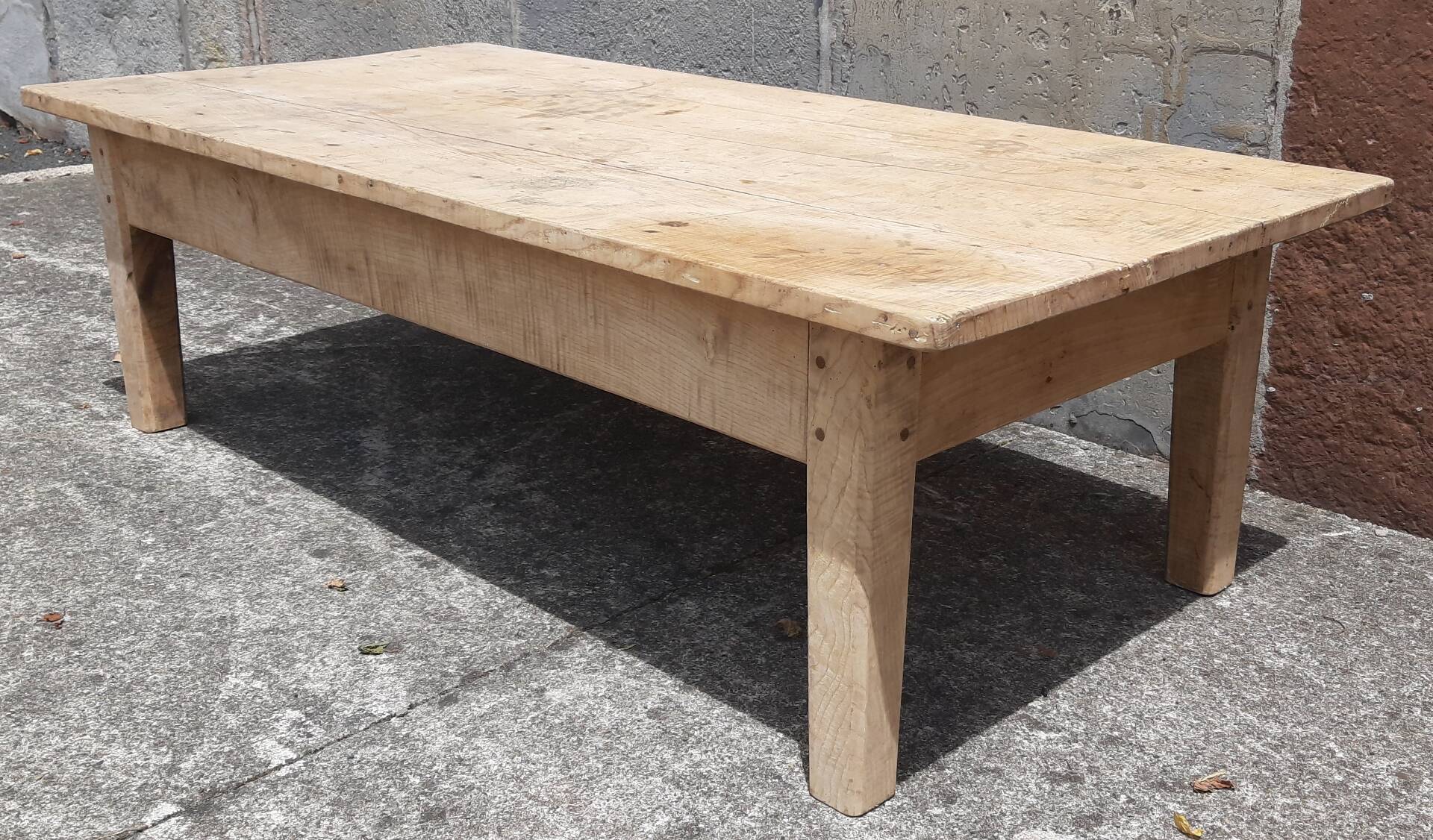 Oak coffee table. (150x73cm)