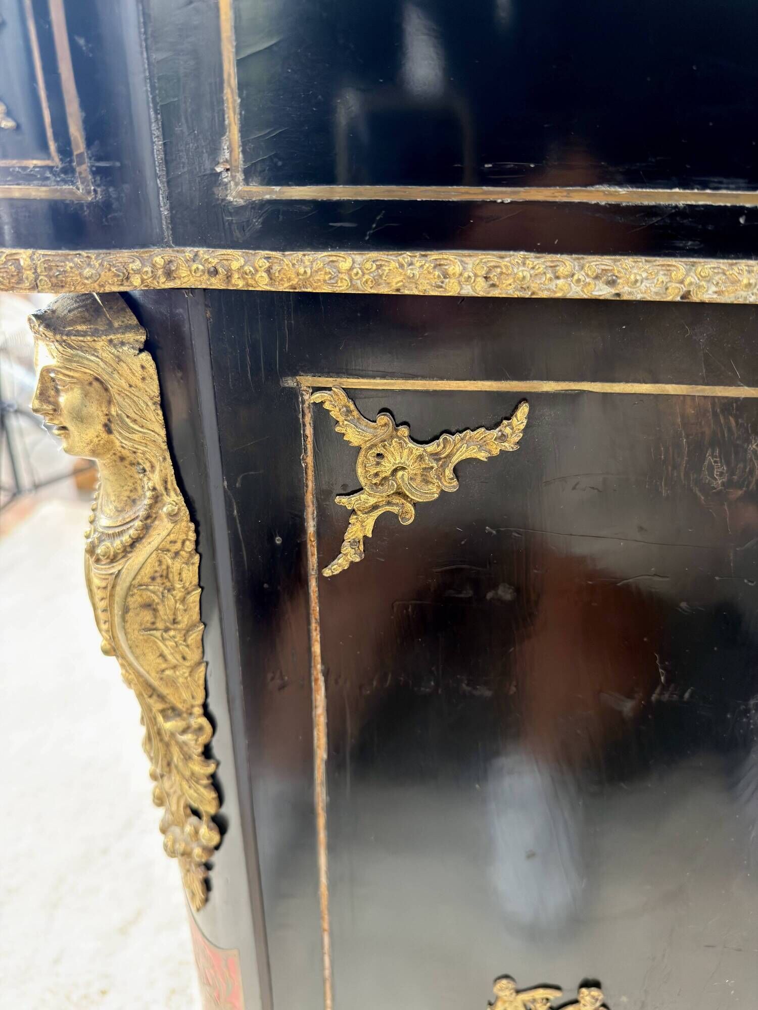 Meuble d’appui Napoléon III en marqueterie Boulle, bronze et marbre
