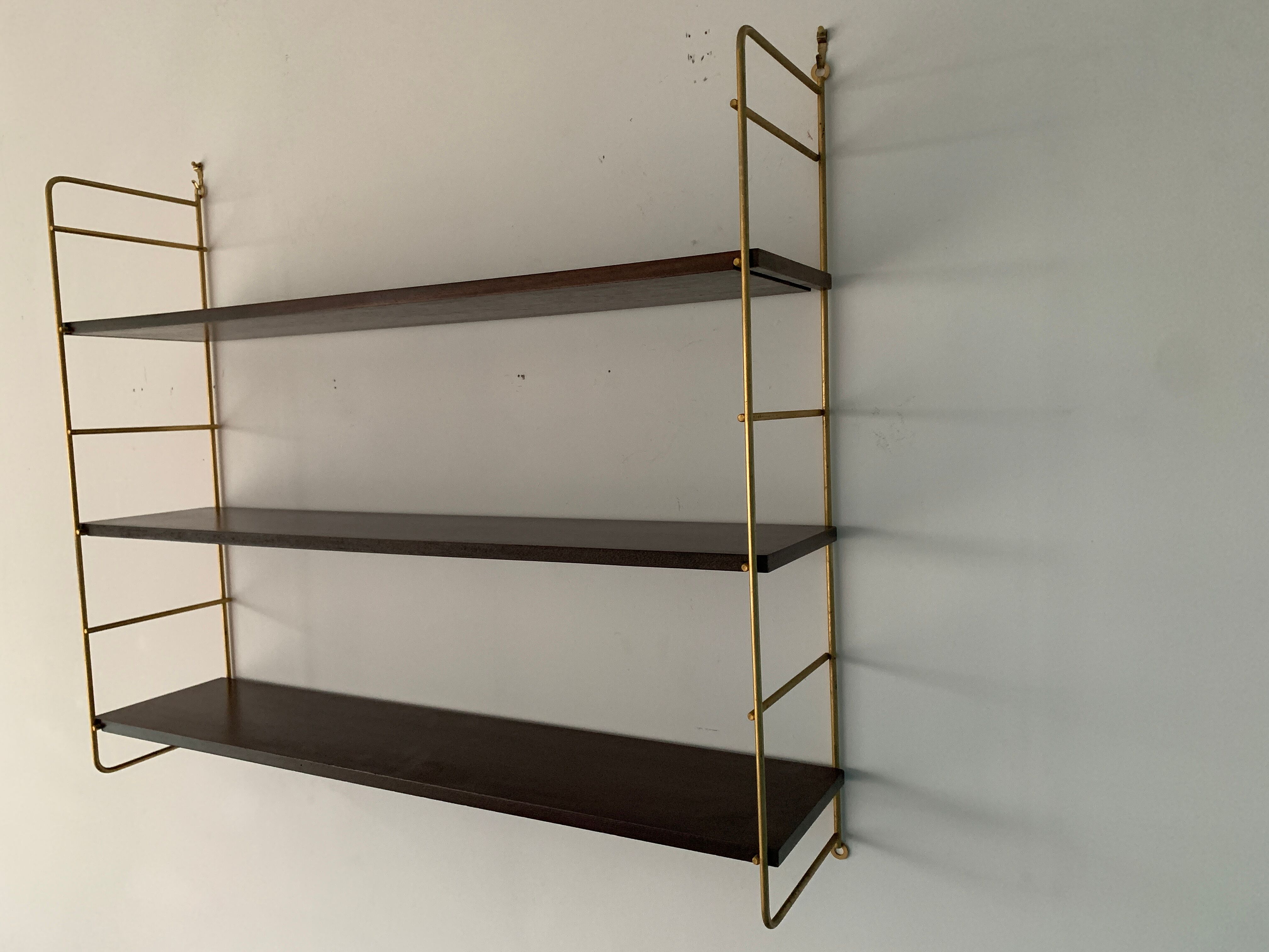 String wall shelf in wood and brass, 1960