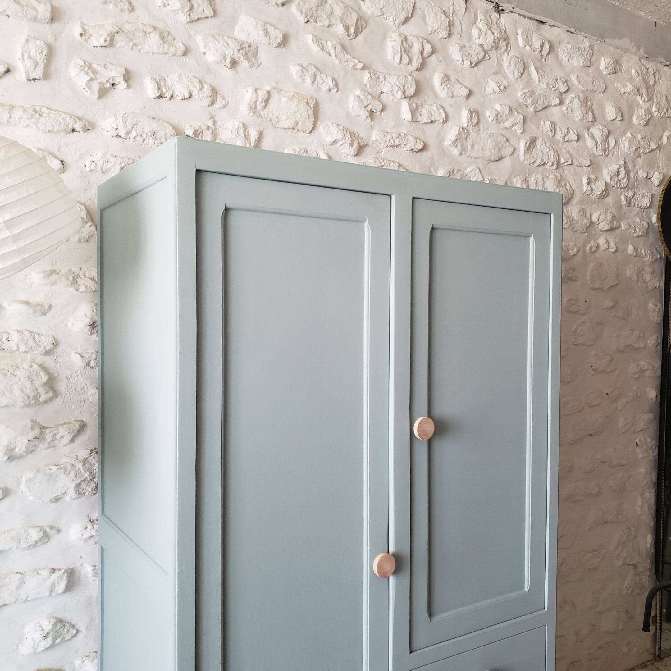 Light blue English wardrobe