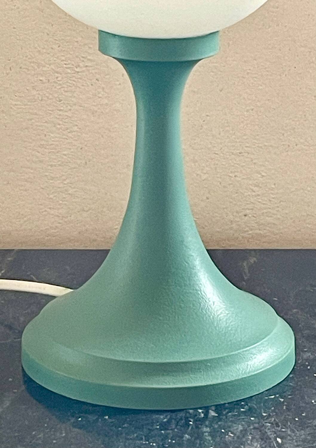 Lampe vintage verte globe opaline