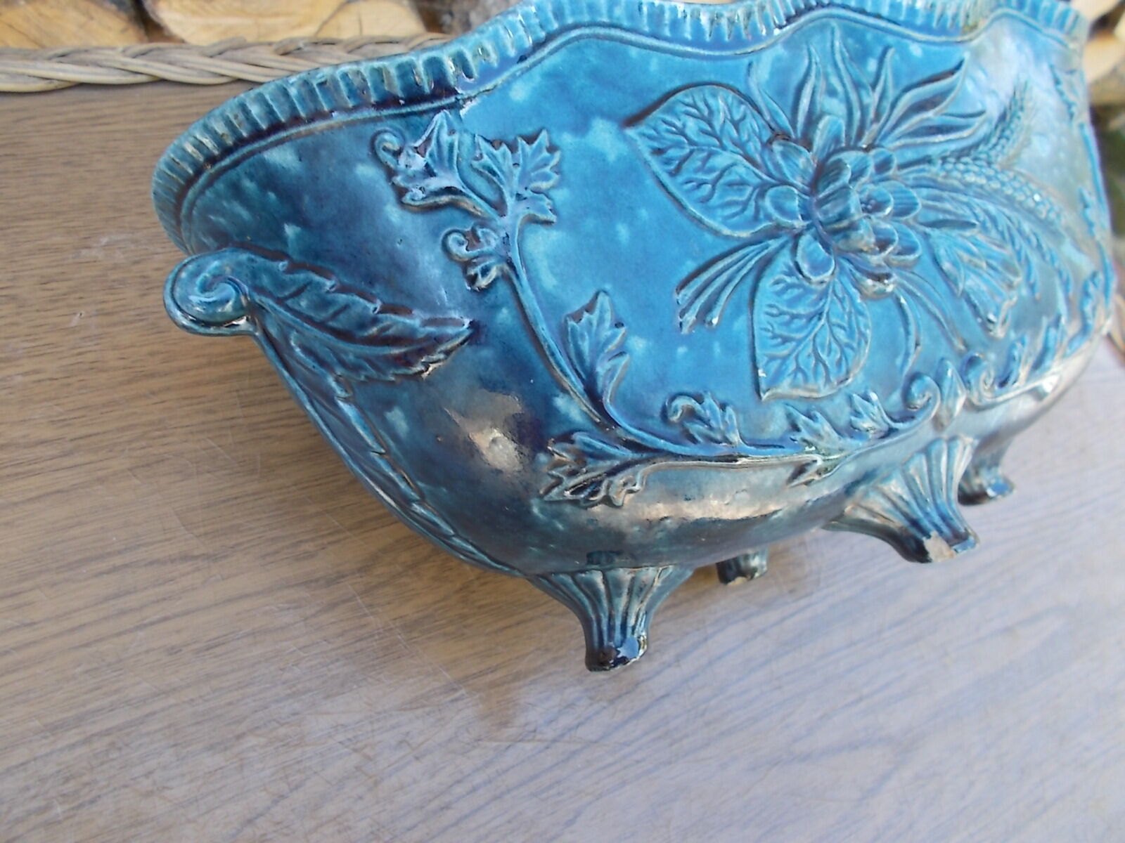 Gardener in blue earthenware