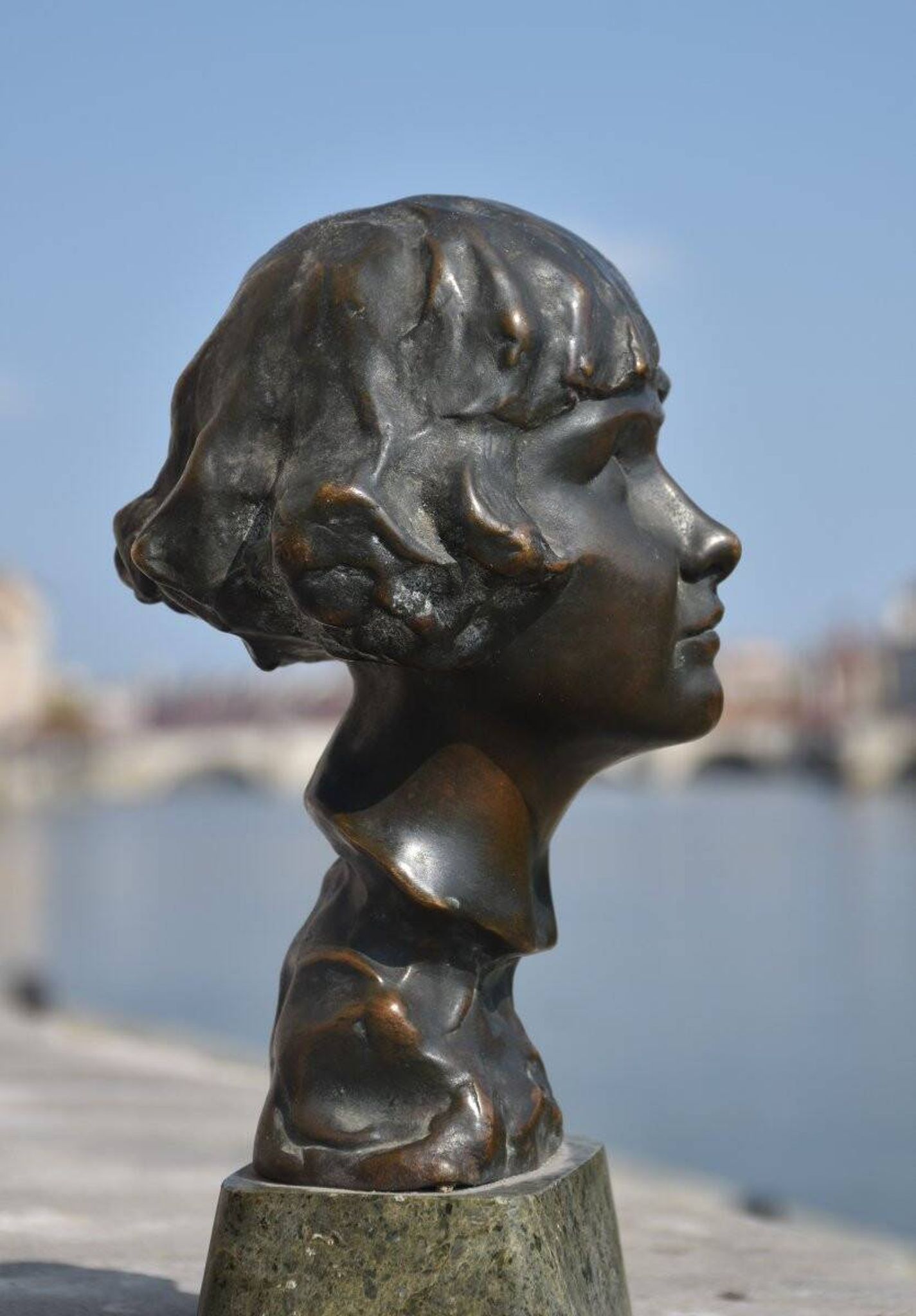 Suzy De Grauw, Head of a Girl (1918)