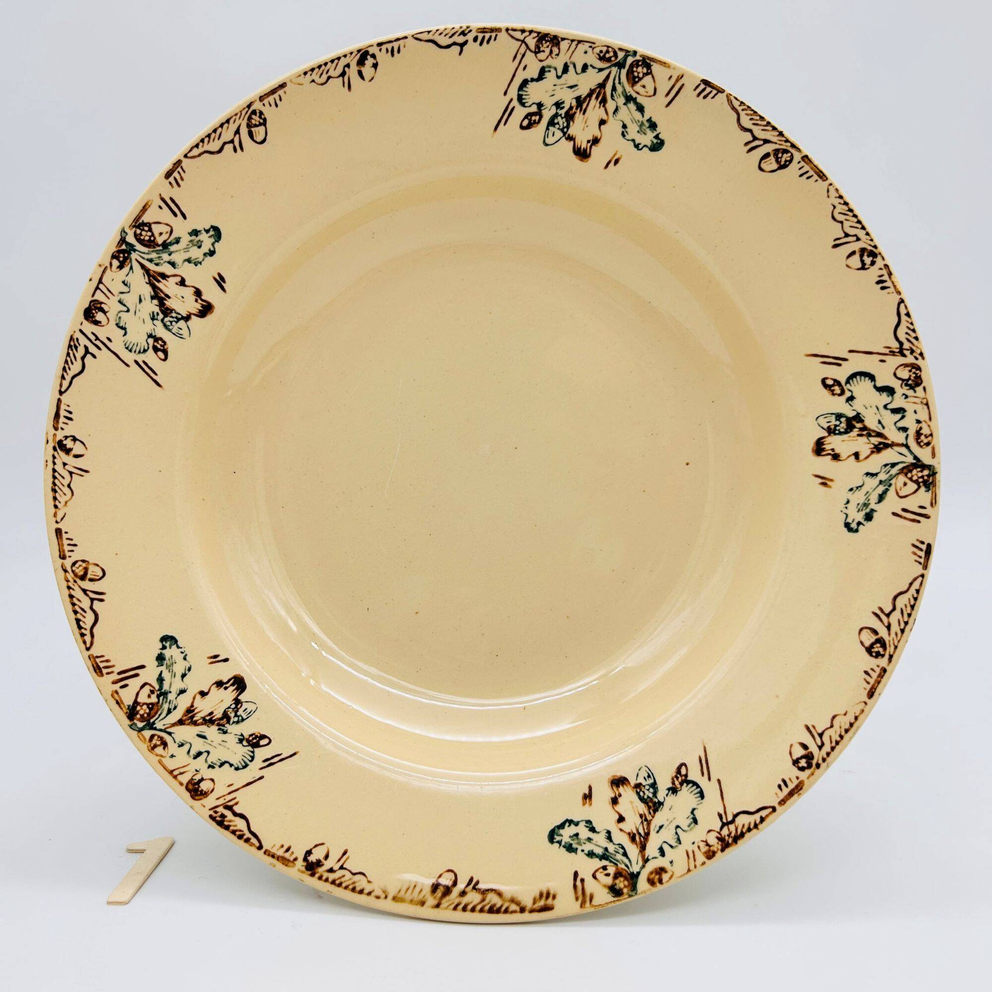 4 deep plates, oak and acorn.