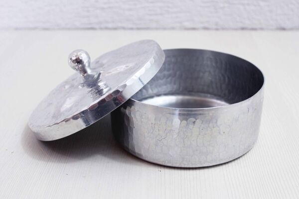 Boîte Maggi en métal martelé