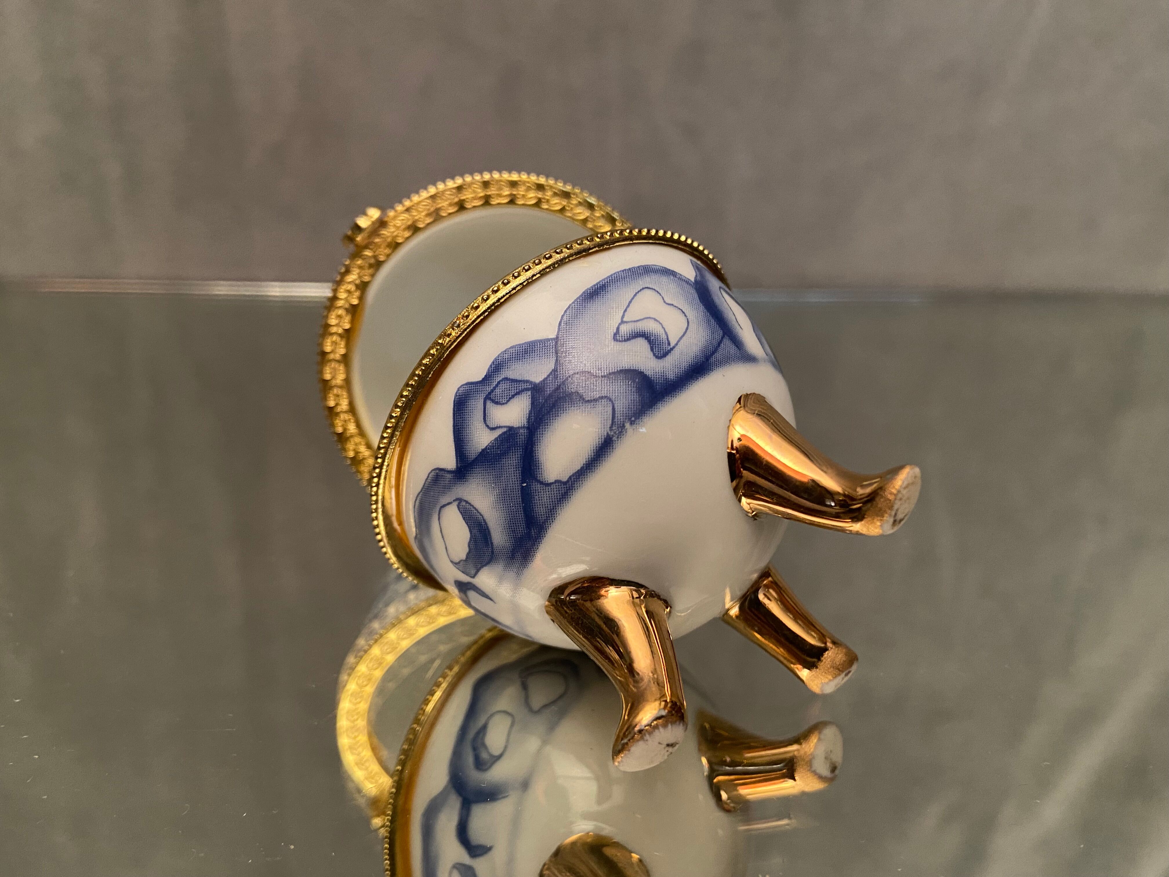 Porcelain egg box with Japan decoration gilded metal frame