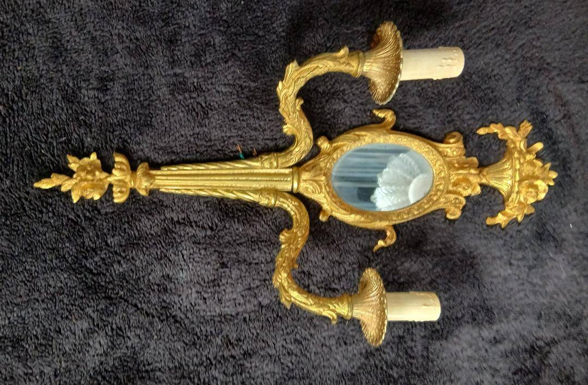 Pair of wall sconces with mirrors. Putti. Bronze. Floral Art Nouveau.