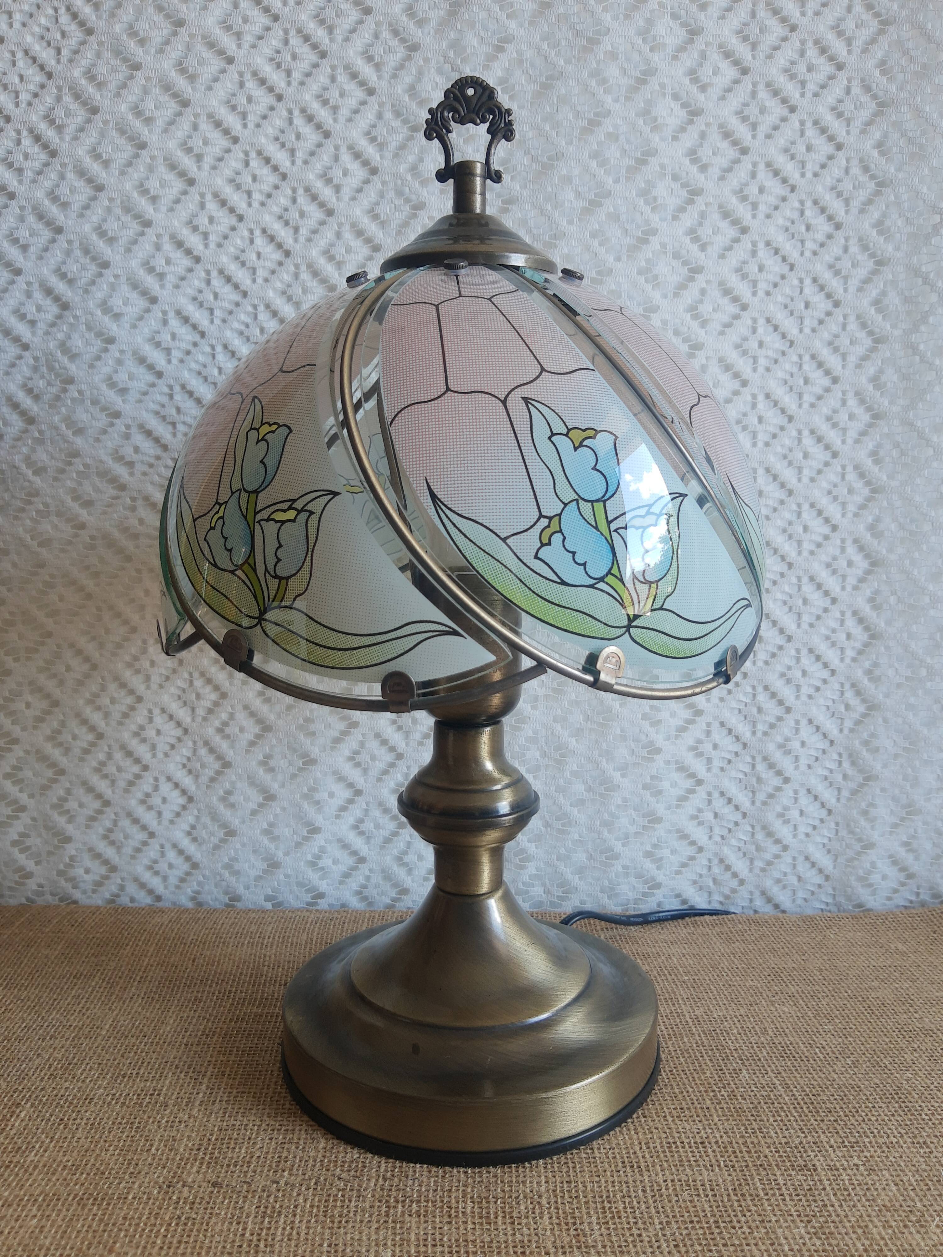 Lamp style tiffany vintage floral pattern
