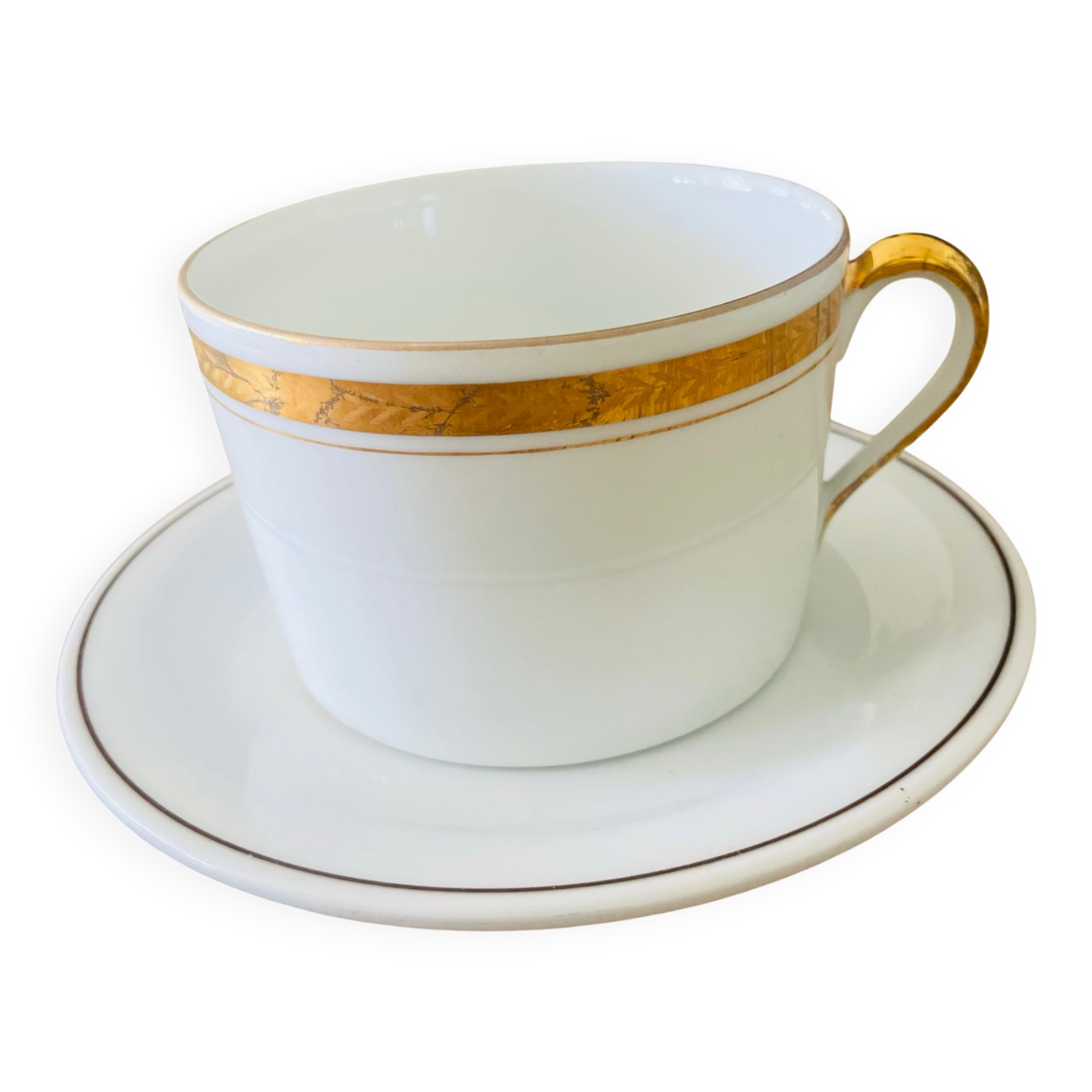Cup and saucer in porcelain