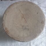 Light grey sandstone pot