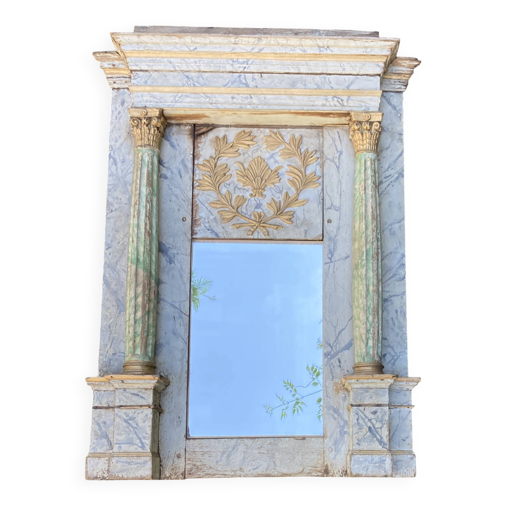 Miroir façade en bois sculpté, encadré de 2 colonnes et chapiteaux dorés