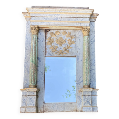 Miroir façade en bois sculpté, encadré de 2 colonnes et chapiteaux dorés