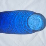 Vase en verre bleu