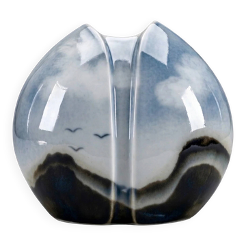Vase en porcelaine Virebent – décor paysage stylisé – design organique – fabriqué en France – 18 cm
