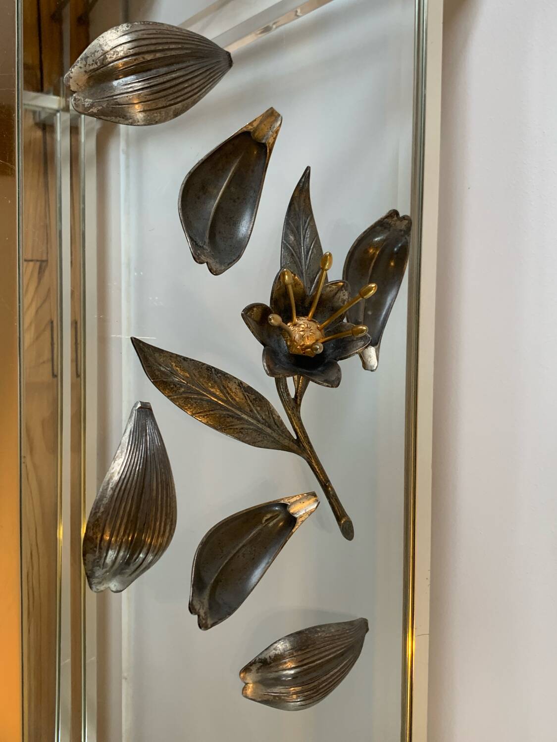 Flower metal ashtray