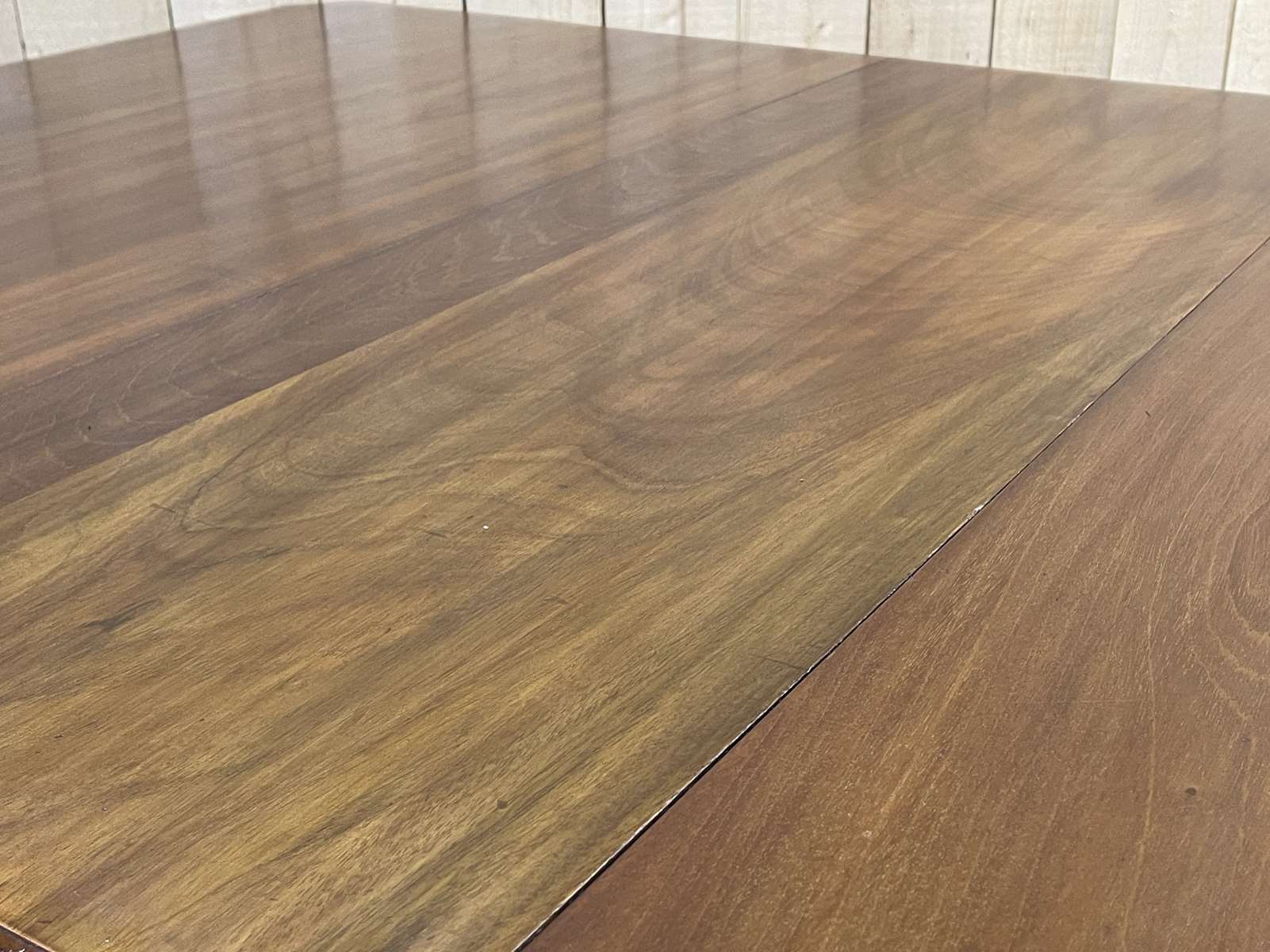 English mahogany table from the 1930s with an extension