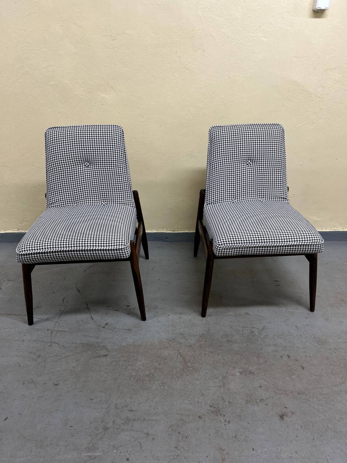 Model 300-227 Celia Lounge Chairs, 1970s, Set of 2