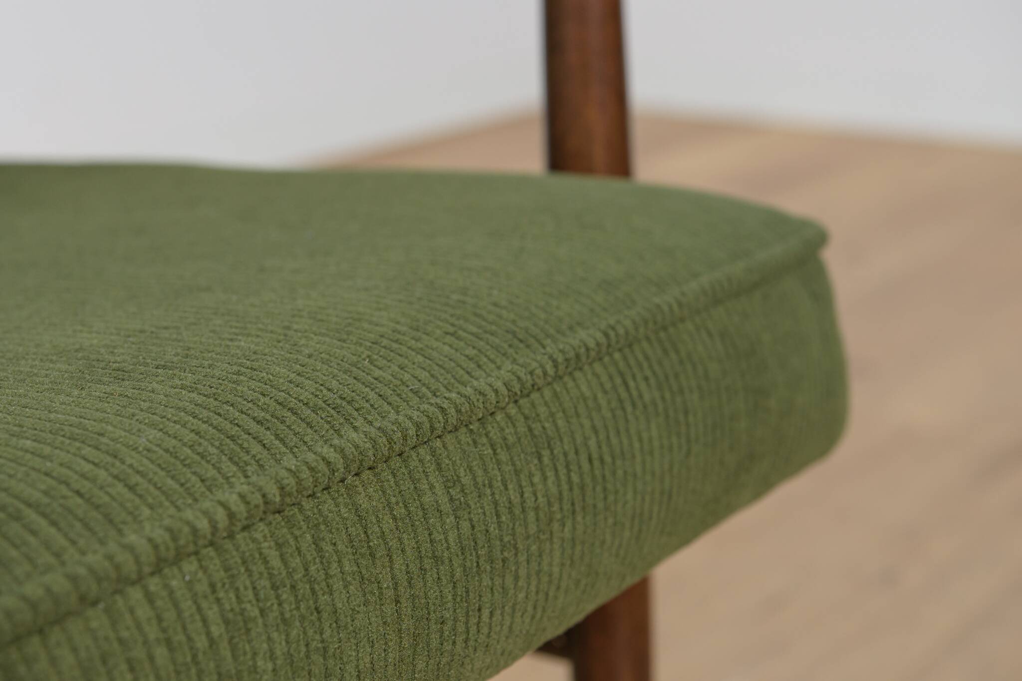 Model 300-192 Armchair by Juliusz Kedziorek for Goscinska Furniture Factory