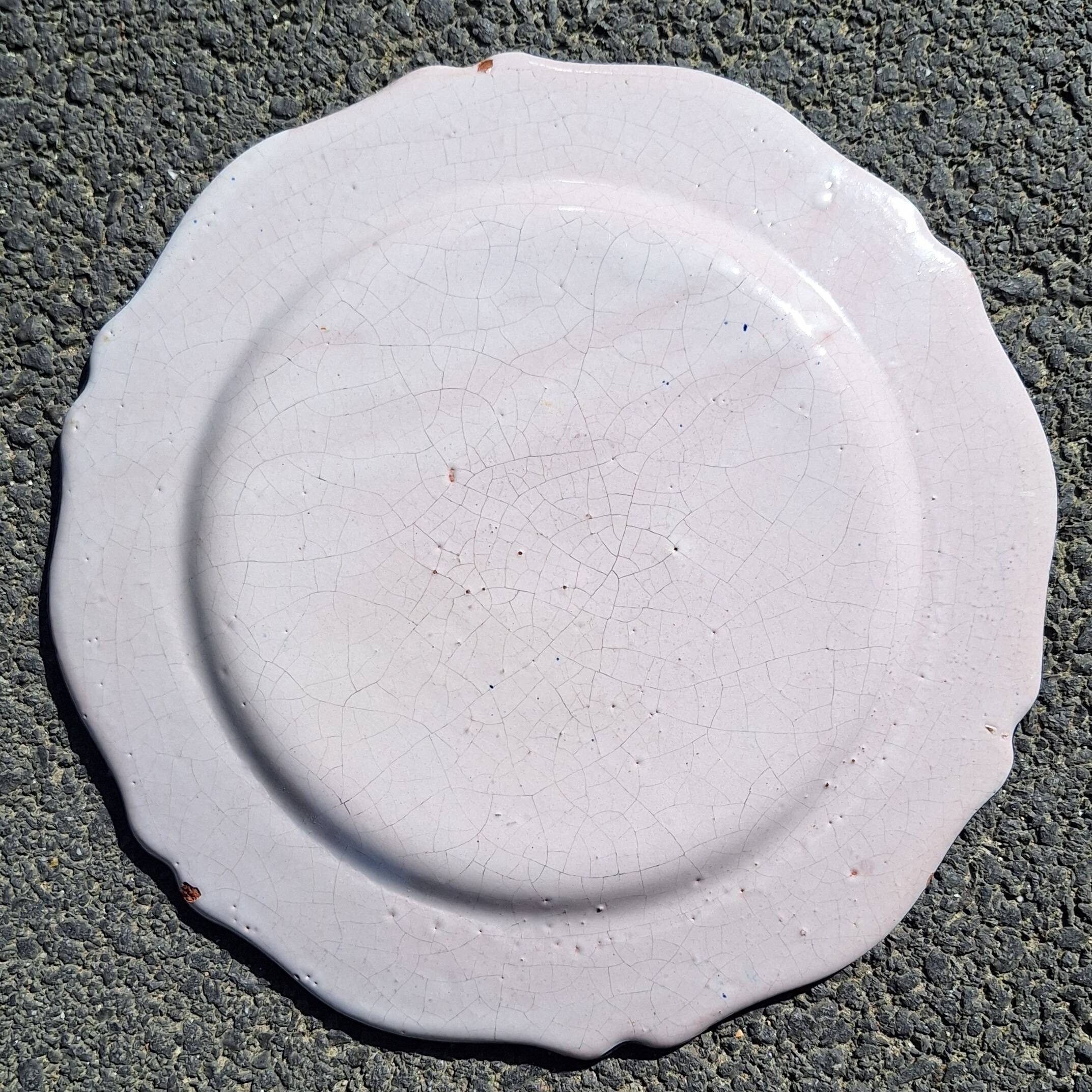 Eighteenth-century earthenware plate with floral decoration.