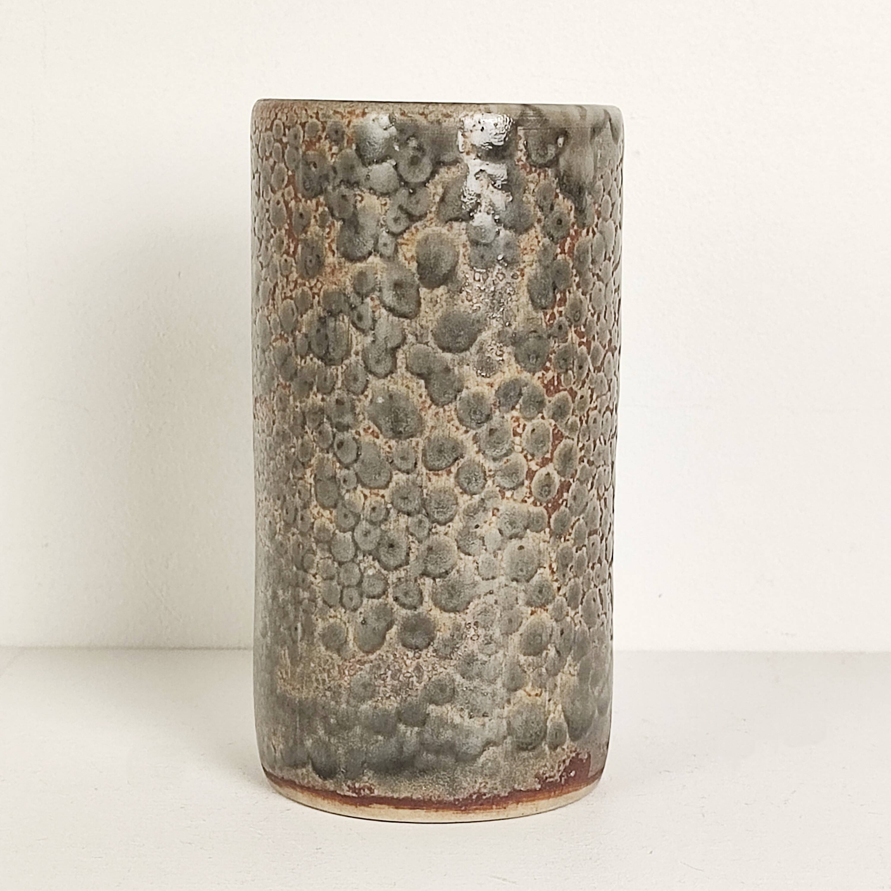 Ceramic roller vase