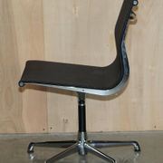Fauteuil de bureau pivotant vintage Vitra ICF Eames EA105 Hopsak