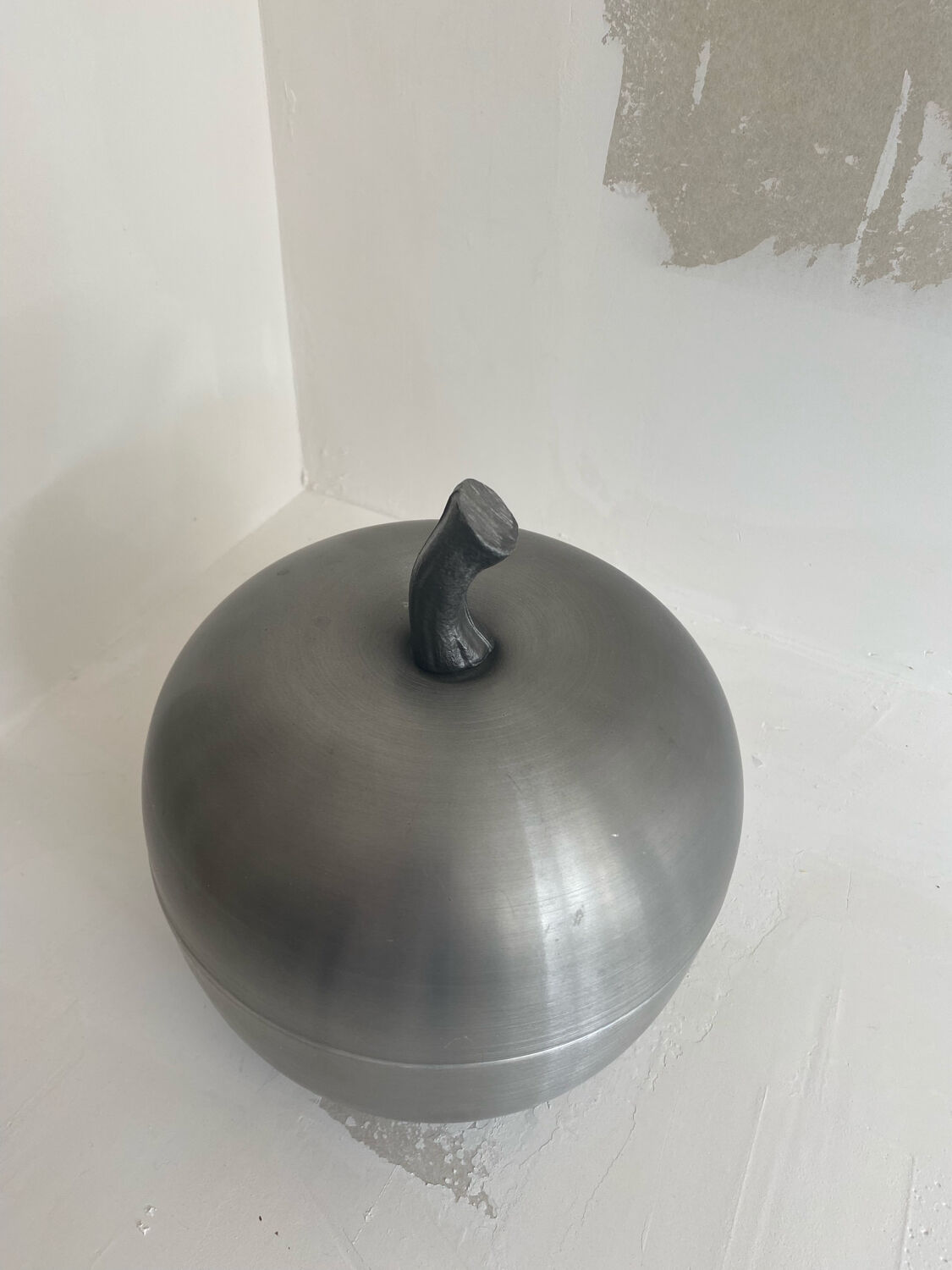 Vintage Italian ice cube apple