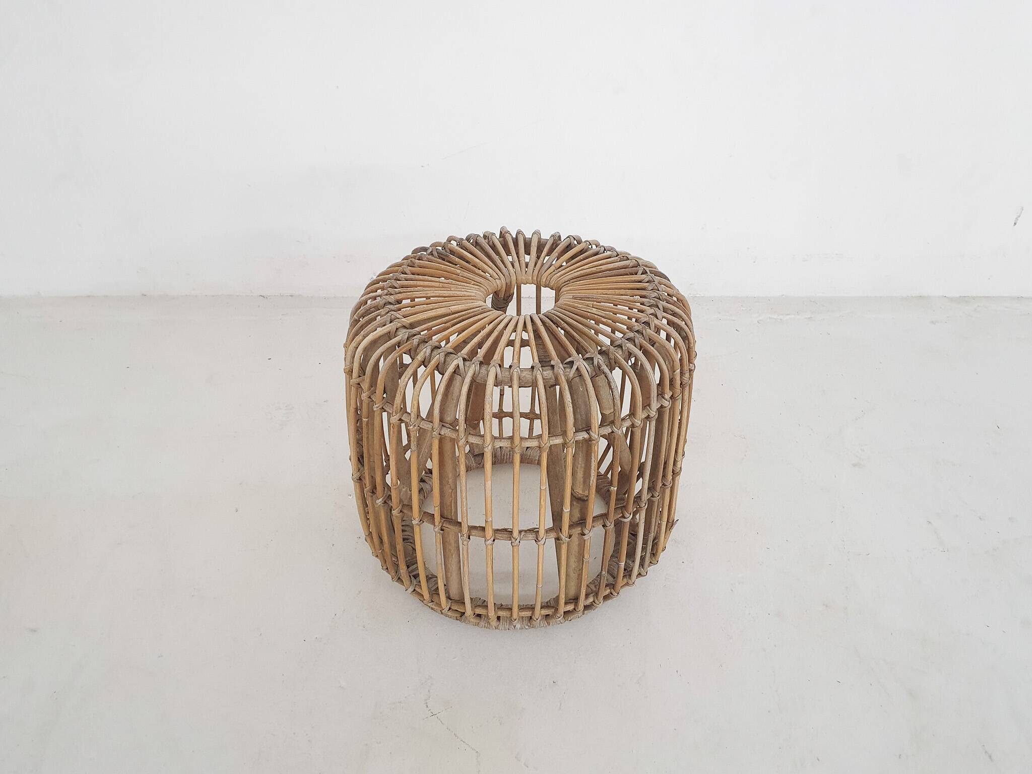 Tabouret rond en rotin