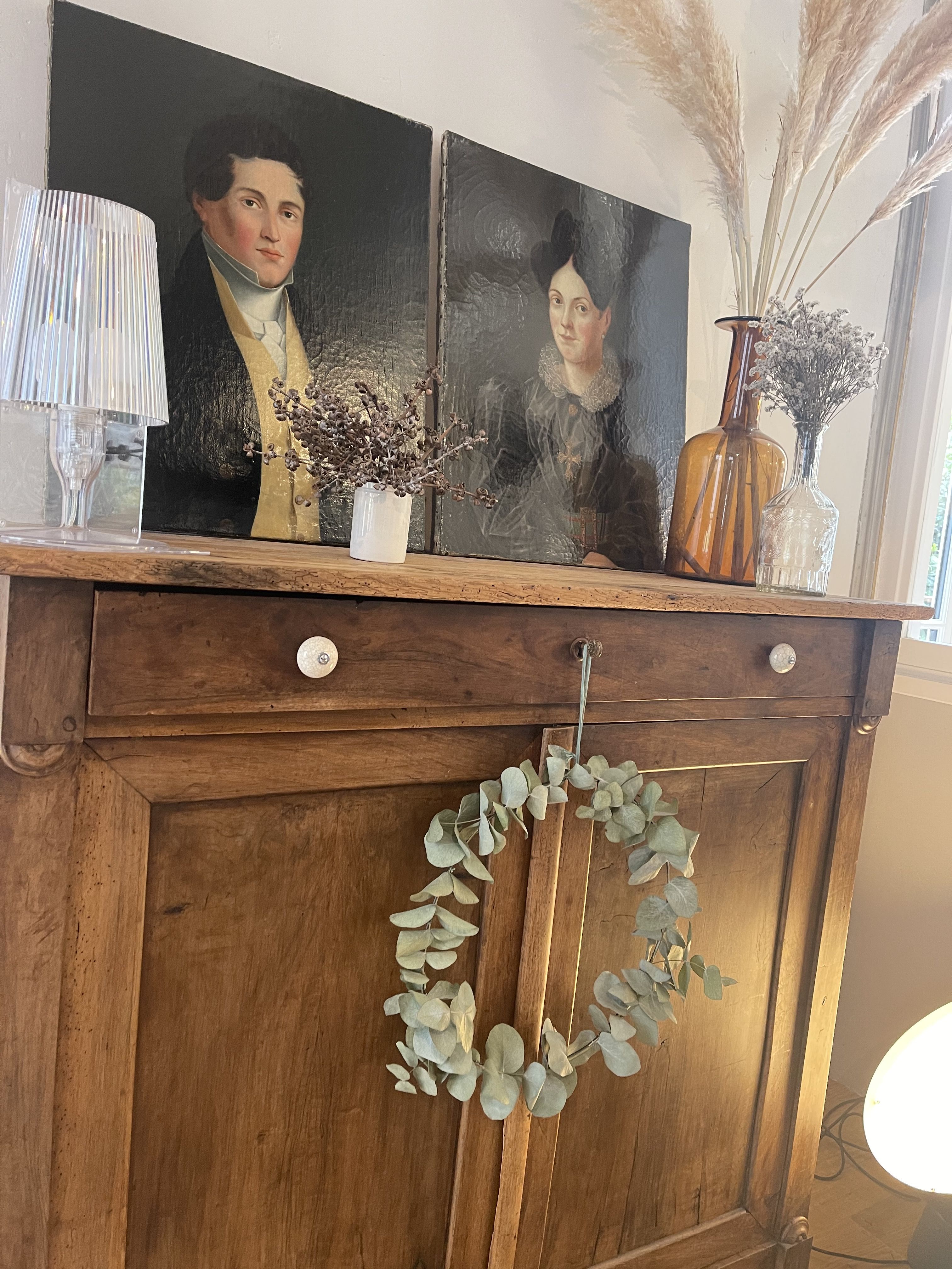 Duo portraits of a young couple painting on oil
