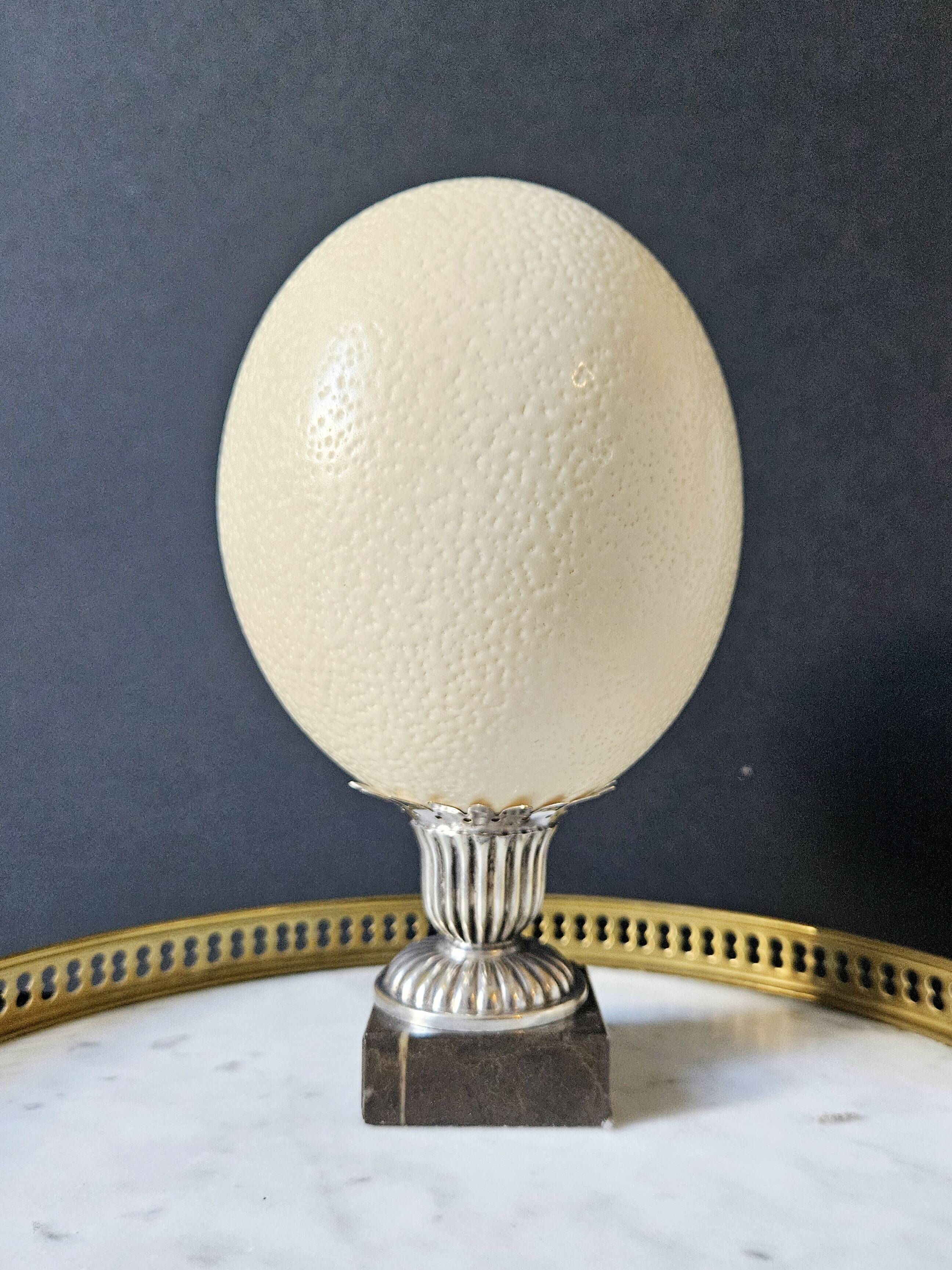 Oeuf d'Autruche, Socle en Métal Argenté & Marbre Noir (Début XXème) H: 21cm