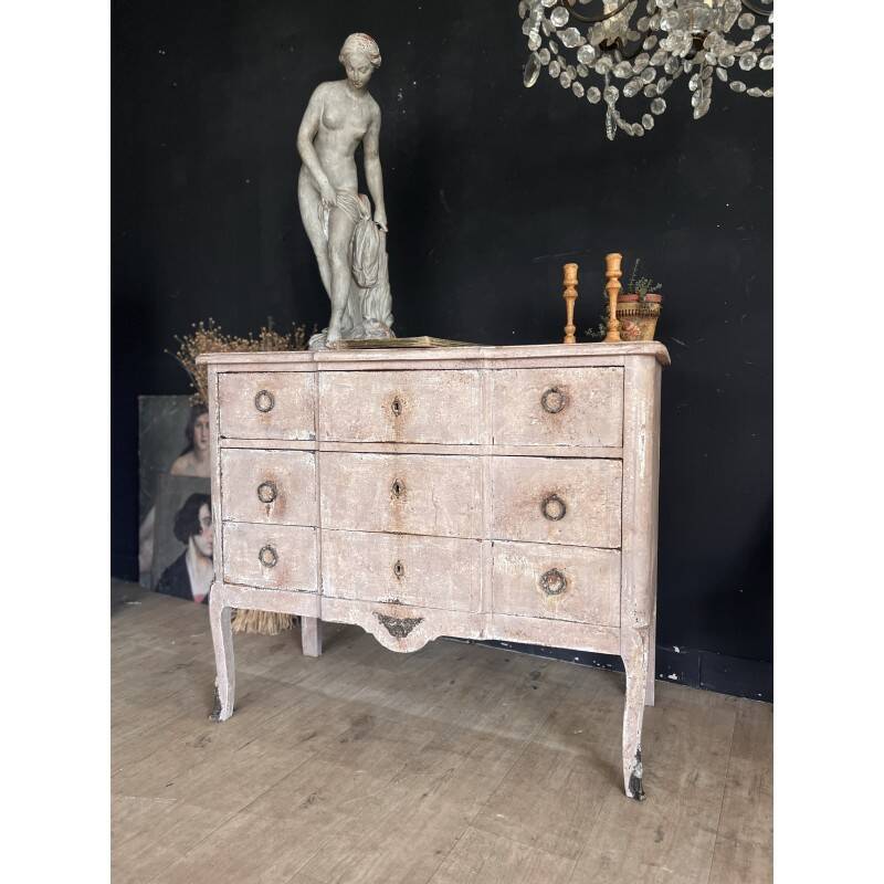 Distressed chest of drawers