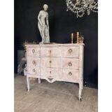 Distressed chest of drawers