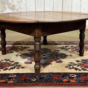 Oval coffee table in fir from the early 20th century.