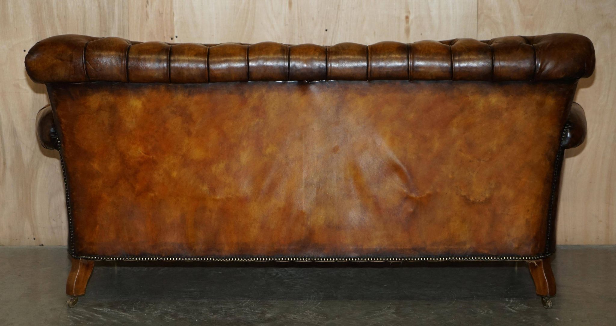 Canapé Chesterfield victorien en cuir serpentin teint à la main