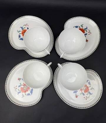 Set of 4 Paris porcelain breakfast cups, Pavot model