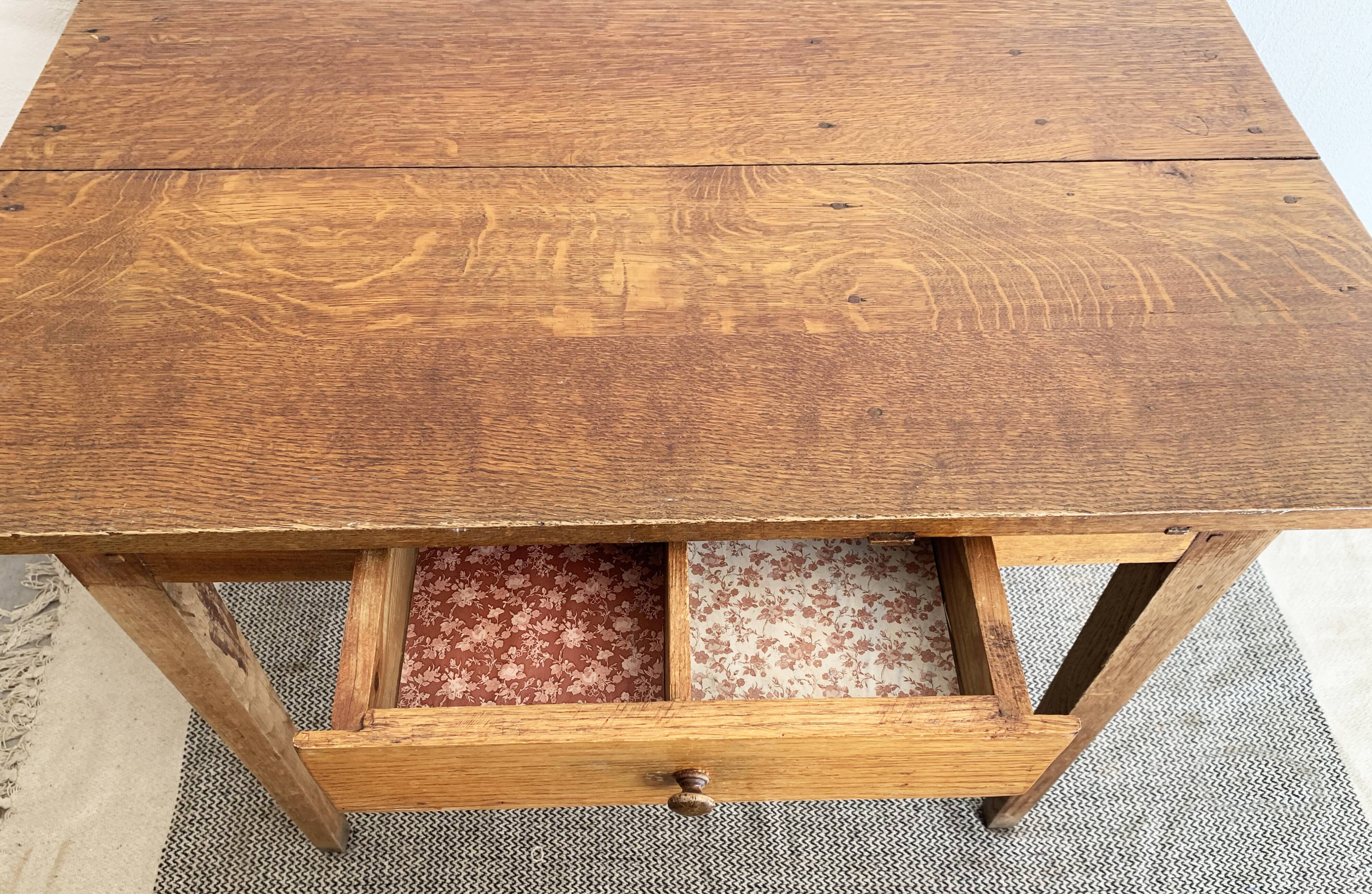 Authentic vintage farmhouse table in solid oak from the 50s and 60s
