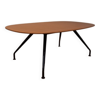 Graph 300 table (conference or dining room) from WILKHAHN