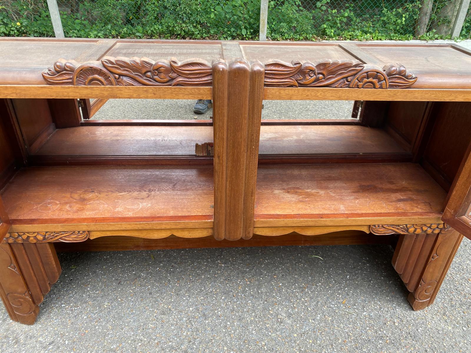 Art Deco sideboard top, low display cabinet in solid walnut and mirror, 1940.
