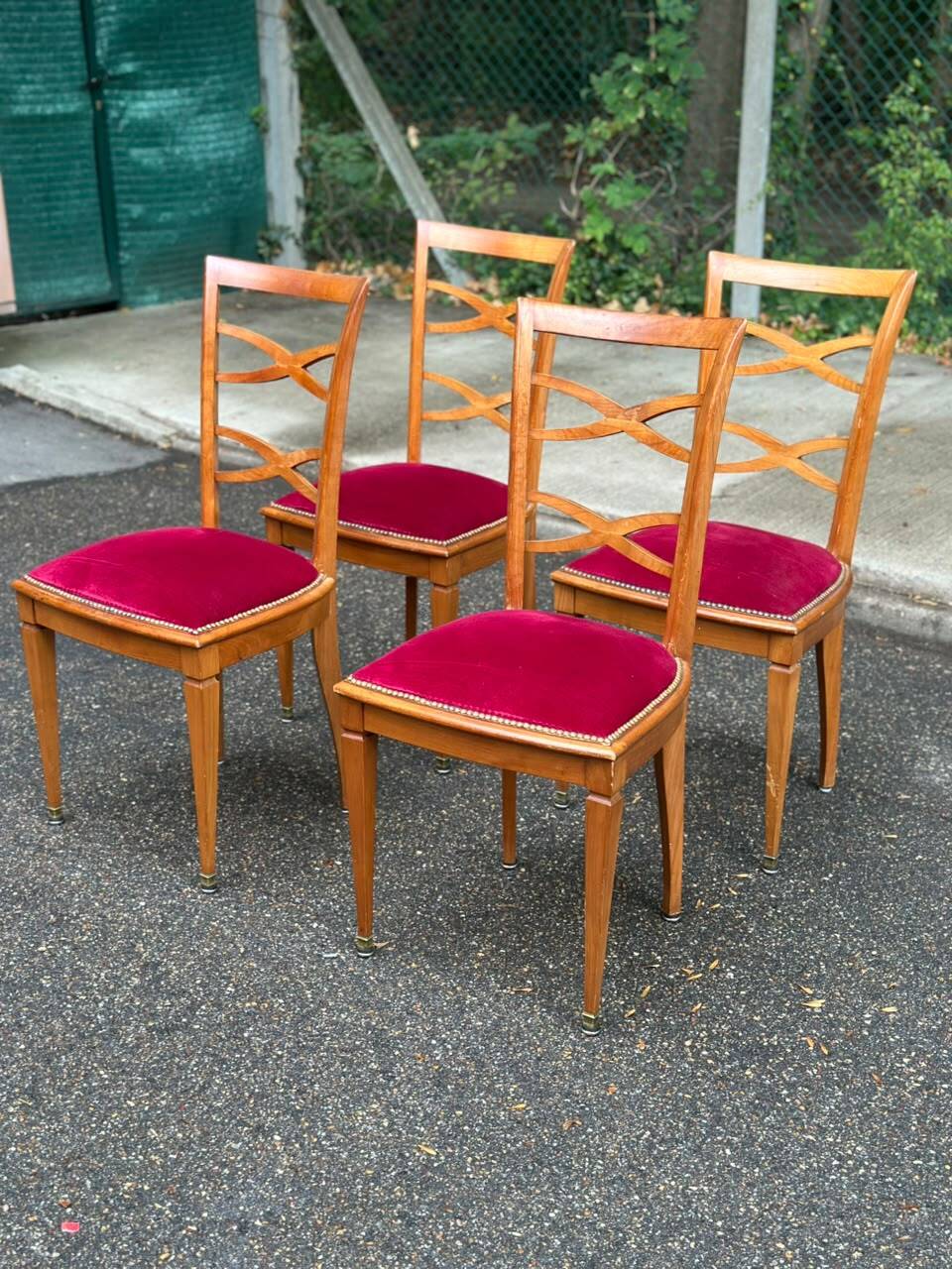 Set of 4 Art Deco Directoire chairs in solid wood and red velvet, 1960.