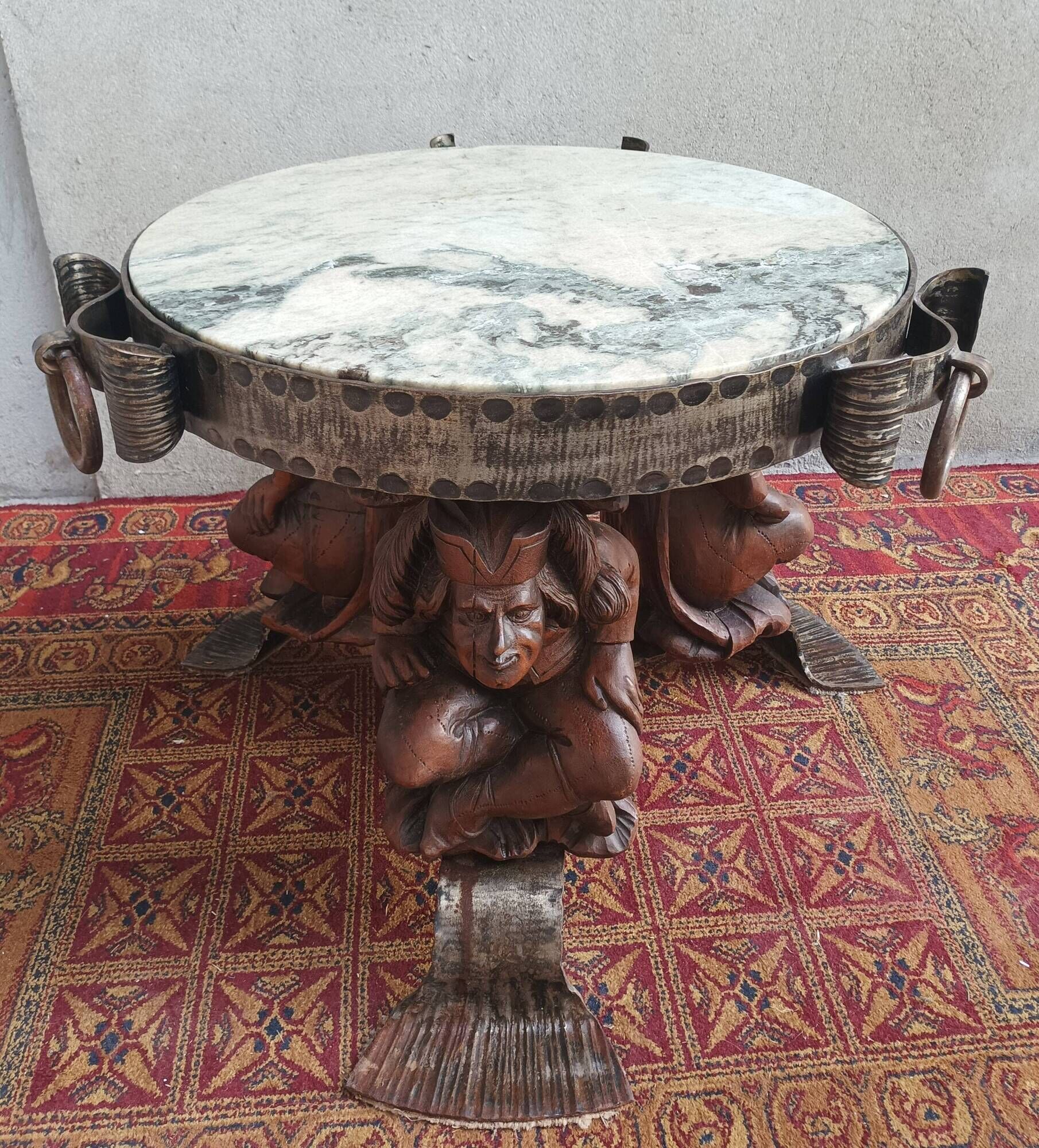 Jean-Maurice Rothschild (1902-1998) Table basse bois sculpté fer forgé et marbre