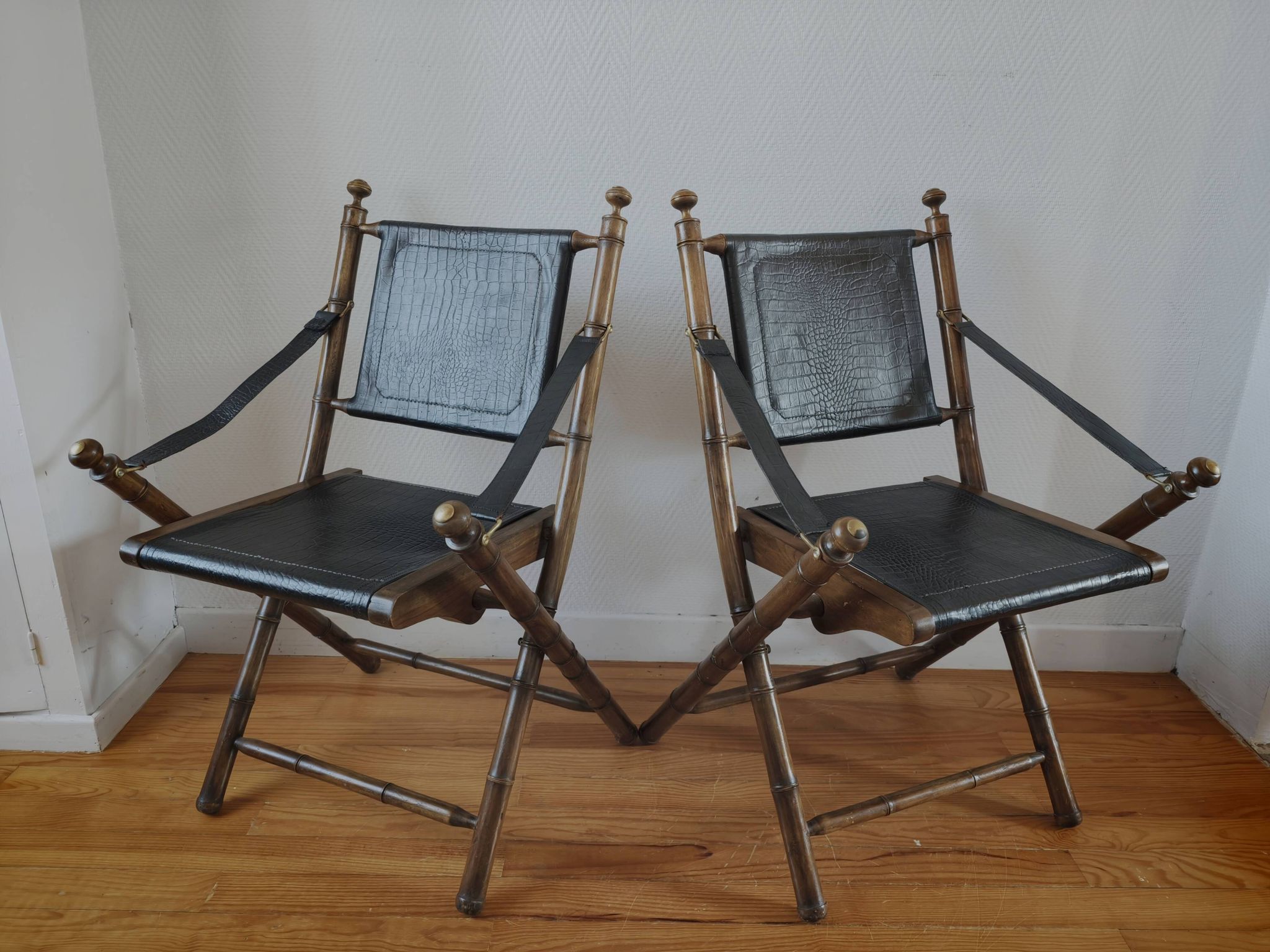 Paire de chaises pliantes safari  en cuir 1970-80