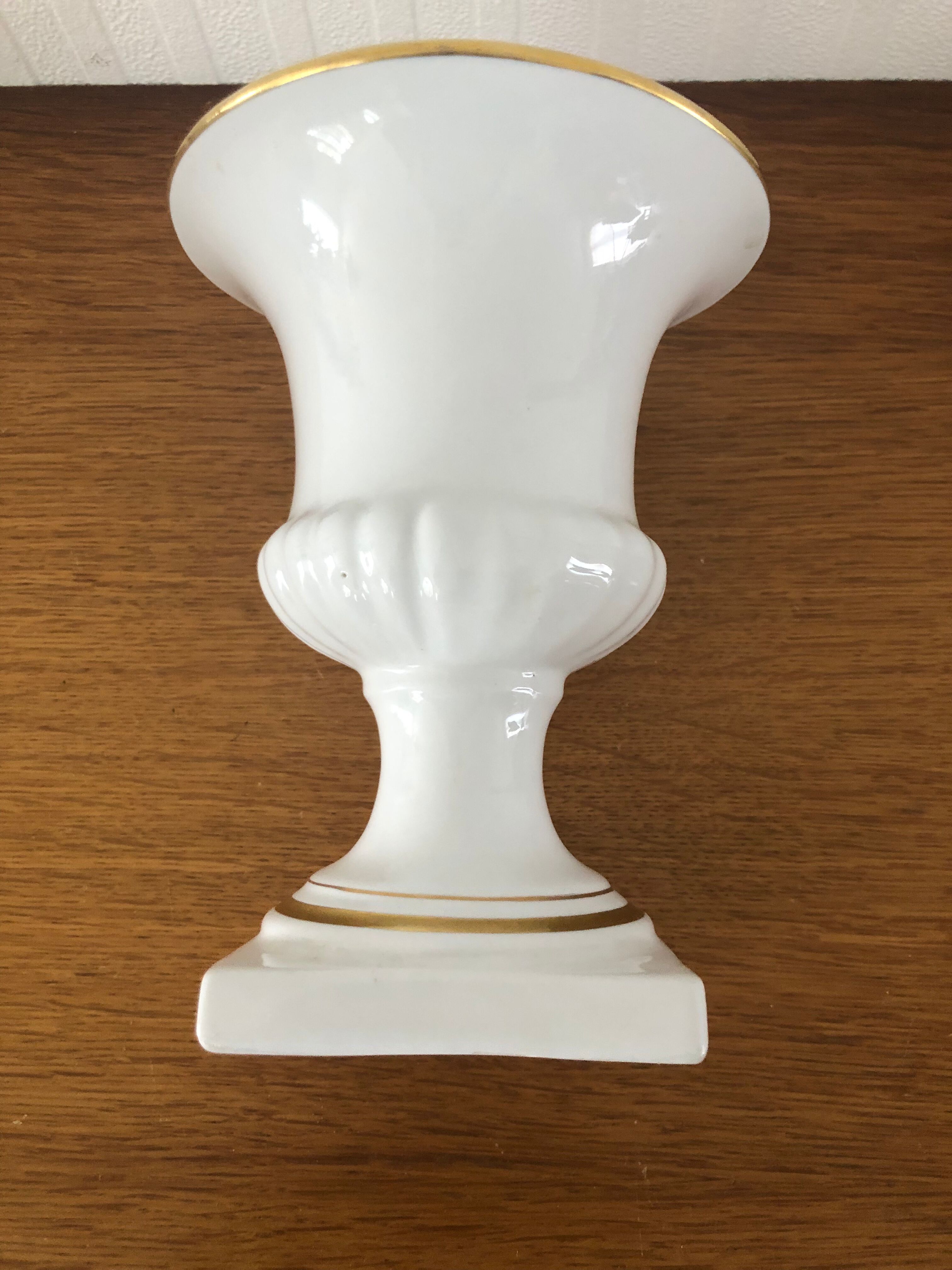 Vase Médicis blanc en porcelaine de Bruxelles