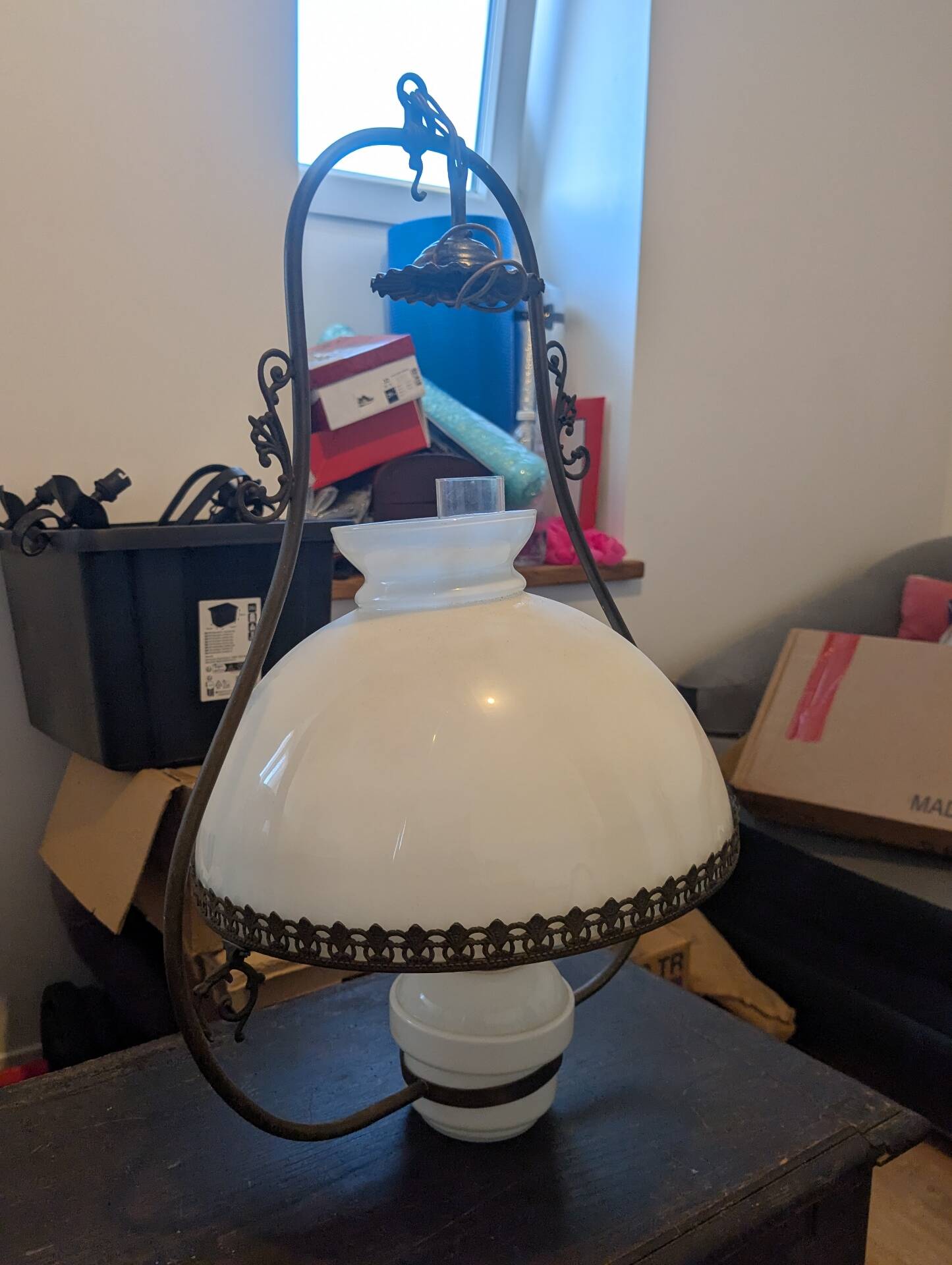 Suspension Lampe à Pétrole Ancienne Opaline Blanche Laiton Fer Forgé S