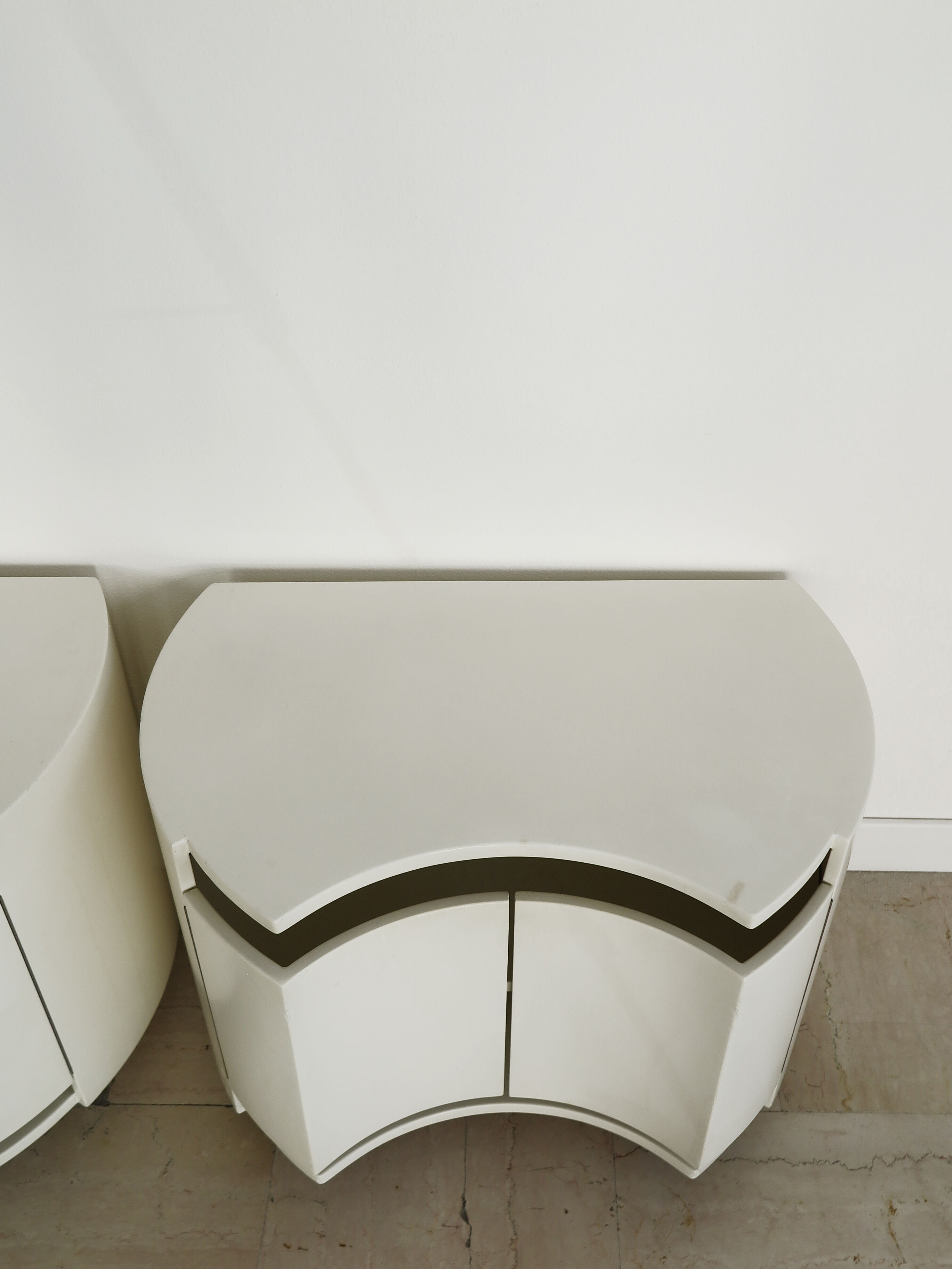 Simon Gavina Italian white lacquered wood  nigthstands, 1970s